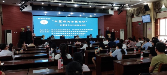 圖片包含 室內, 人, 桌子, 建筑

描述已自動生成